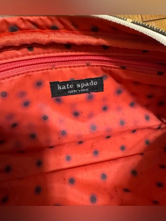 Kate Spade New York cosmetic bag or pencil case featuring a signature giraffe- - Picture 4 of 12